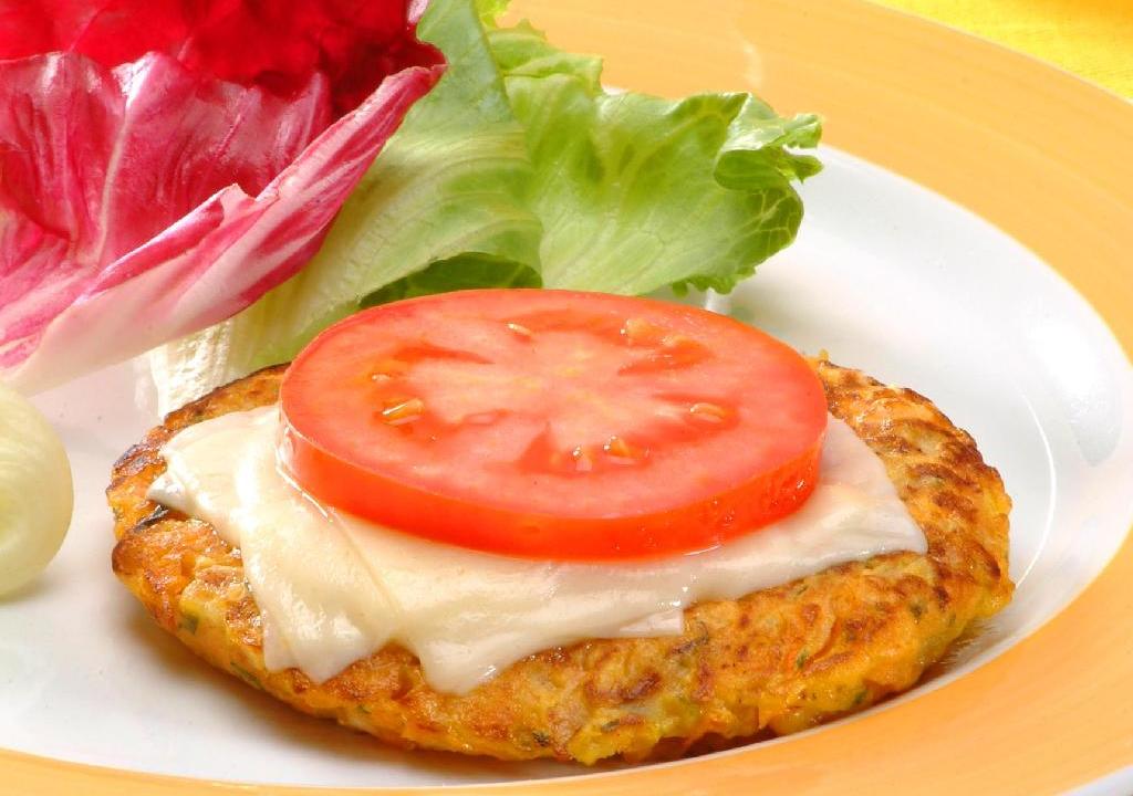 Proibição da UE aos "hambúrgueres vegetarianos" está parada (e a culpa é do fígado e do fiambre)