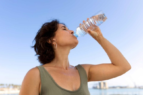 Verão e altas temperaturas acendem alerta para o risco de desidratação