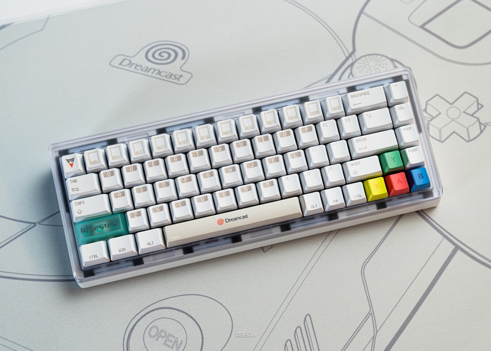 Teclado com visual que evoca o Dreamcast
