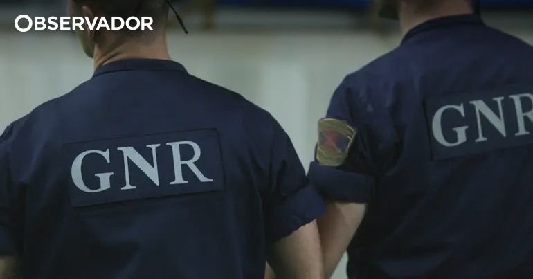 GNR desmonta rede de drogas e detém sete pessoas – Observador