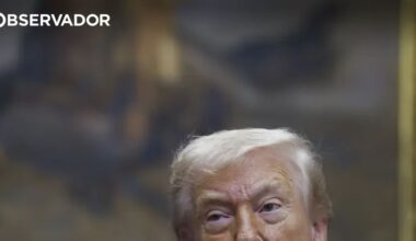Trump diz a crianças que não deixará entrar "mau Pai Natal" – Observador