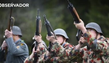 Suíços rejeitam substituição do serviço militar obrigatório – Observador