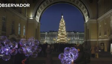 Polícia russa detém 70 cidadãos por rezarem por Zelensky – Observador