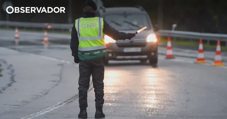Idoso detido por conduzir em contramão na A4 – Observador