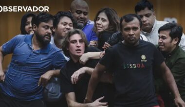 Marco Martins leva a Rua do Benformoso ao centro do palco – Observador