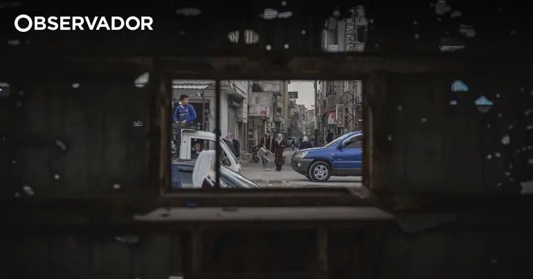 Ruínas e esperança. A “cidade mártir” de Homs volta à vida – Observador
