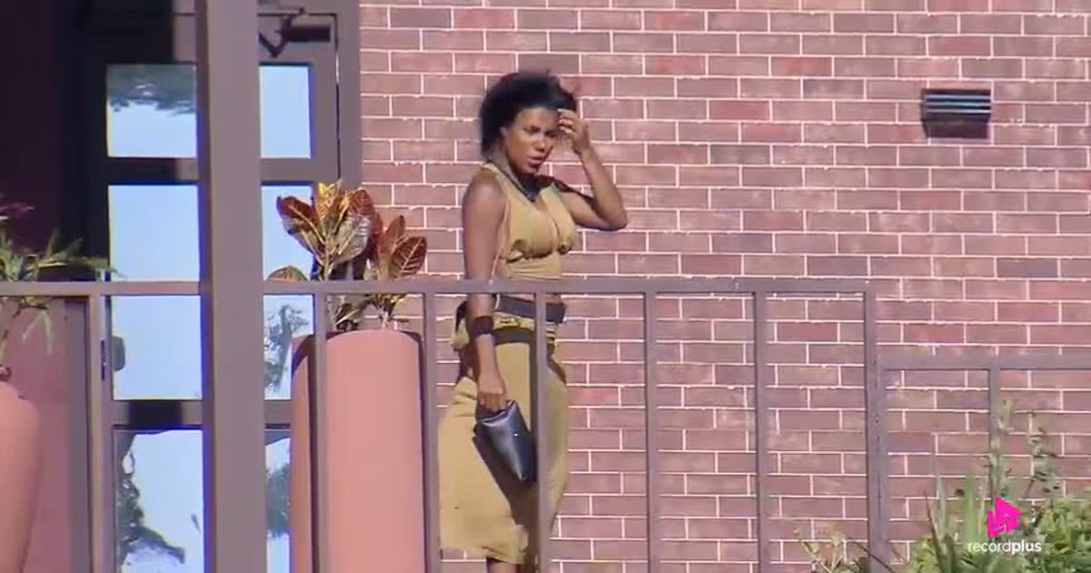 Carol surge com cabelo curto e liso: 'Parecendo a Tina Turner'