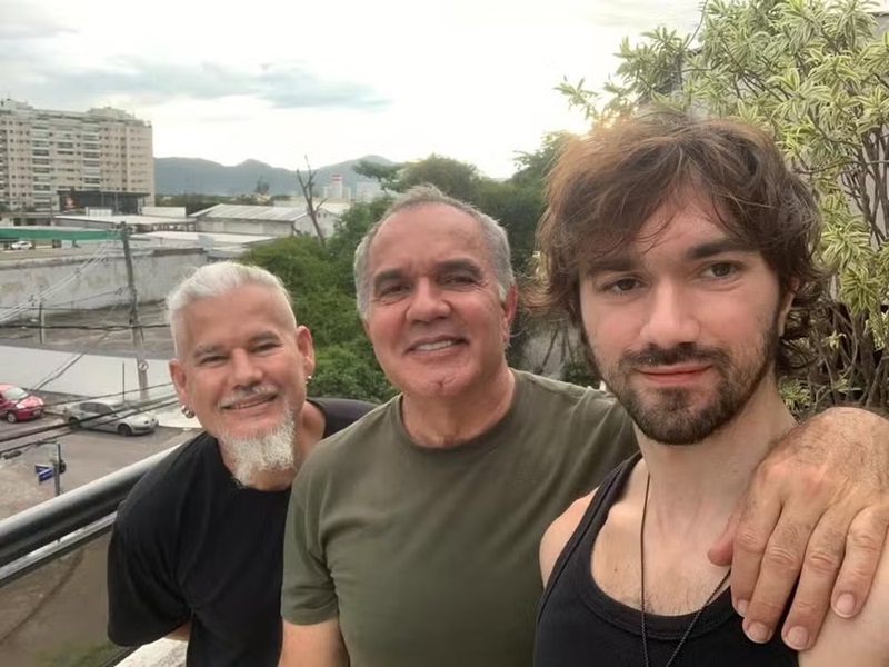 Humberto Martins com o irmão e o filho mais velho — Foto: Reprodução/Instagram @humbertomartins.oficial