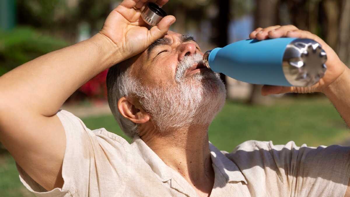 Xixi escuro no calor? Pode ser alerta de desidratação grave