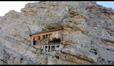 Sem escada ou elevador: nessa casa a 3 mil metros de altura só se chega por corda