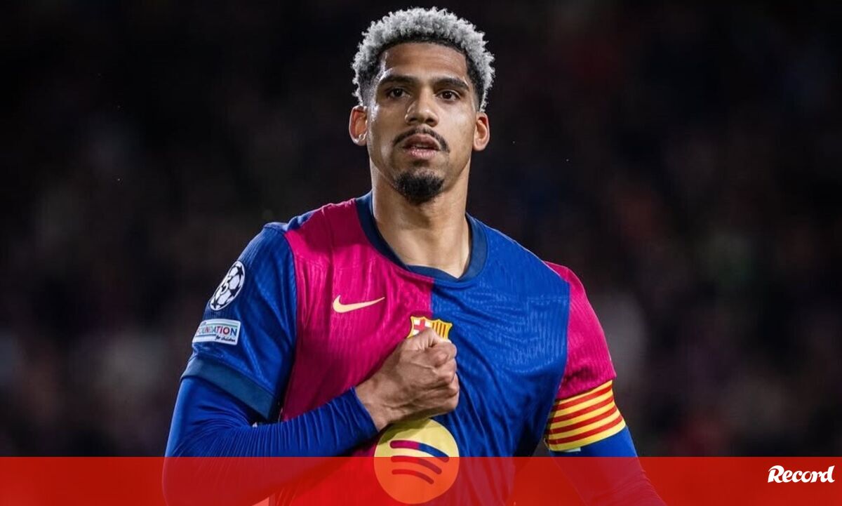 Hansi Flick e a ausência de Ronald Araújo: «É uma situação privada...» - Barcelona