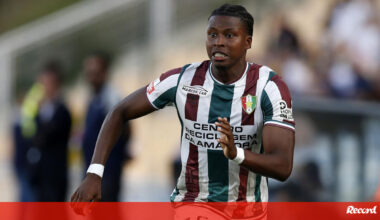 Chegada de Lopes Cabral ao Benfica atrasa ascensão de Banjaqui e José Neto - Benfica