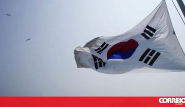 Empresa dona da Farfetch oferece mil milhões de euros em cupões a clientes após fuga de dados - Economia