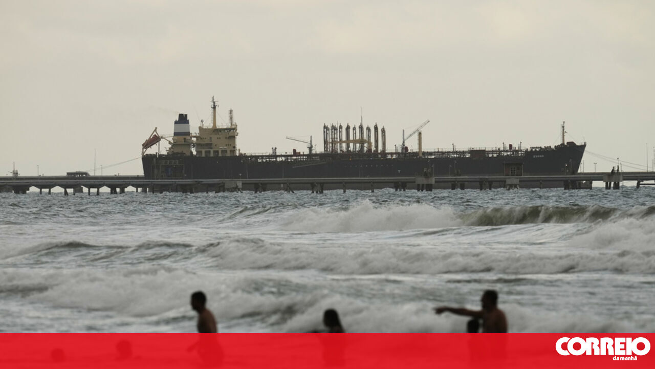 Presidente da Colômbia diz que EUA bombardearam produção de cocaína na Venezuela - Mundo