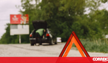 Espanha substitui triângulos por luz de sinalização a partir de 1 de janeiro - Mundo