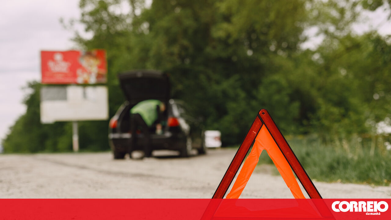 Espanha substitui triângulos por luz de sinalização a partir de 1 de janeiro - Mundo