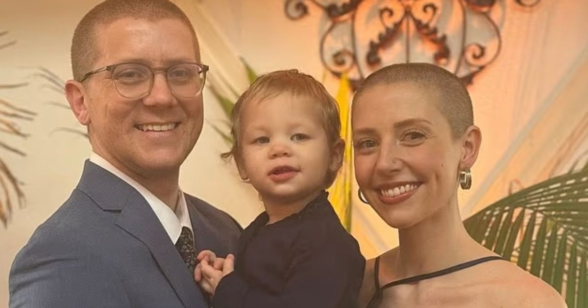 Kelsey Stoksted com o marido e o filho