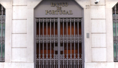 Dívida pública cai 11,2 mil milhões de euros em outubro para mínimos de meio ano