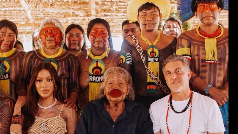 Em gravação com indígenas, Luciano Huck proíbe celular e roupa