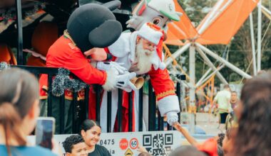 Prefeitura de Carapicuíba/SP | Natal Mais Feliz no Parque dos Paturis distribui brinquedos a milhares de crianças