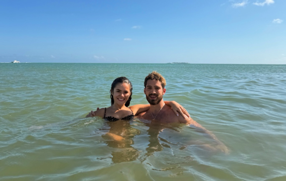 Maisa e João Guilherme viajam juntos para o Nordeste e fãs brincam: 'Até os 30 se casam' - TNH1