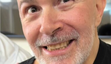 Mingau aparece sorrindo em vídeo de reabilitação e família atualiza recuperação do músico