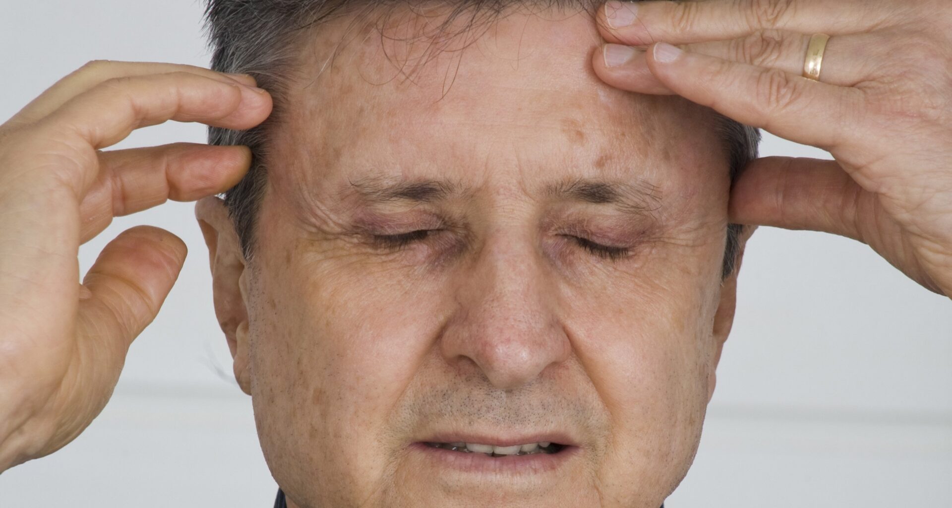 Por que temos tantas dores de cabeça no verão?