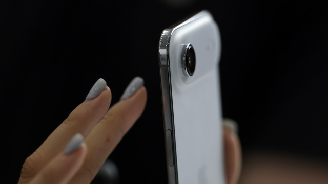 iPhone Air perdeu quase metade do valor desde o lançamento