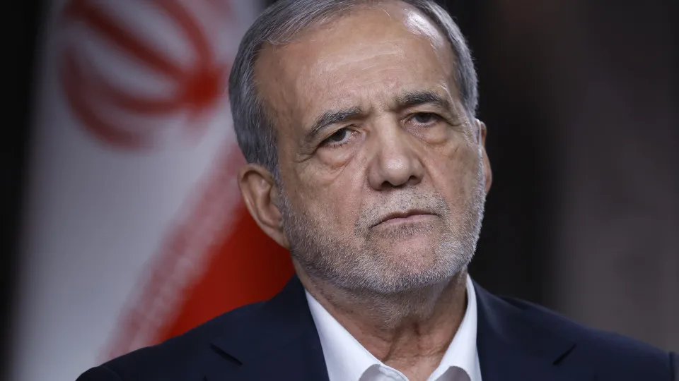 EUA, Israel e Europa estão em "guerra total" contra Irão, diz presidente