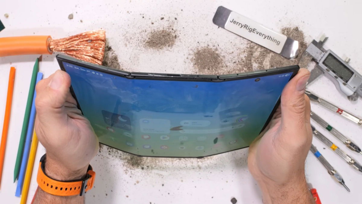 O Galaxy TriFold é incrível… mas este teste mostra o seu maior problema (vídeo)