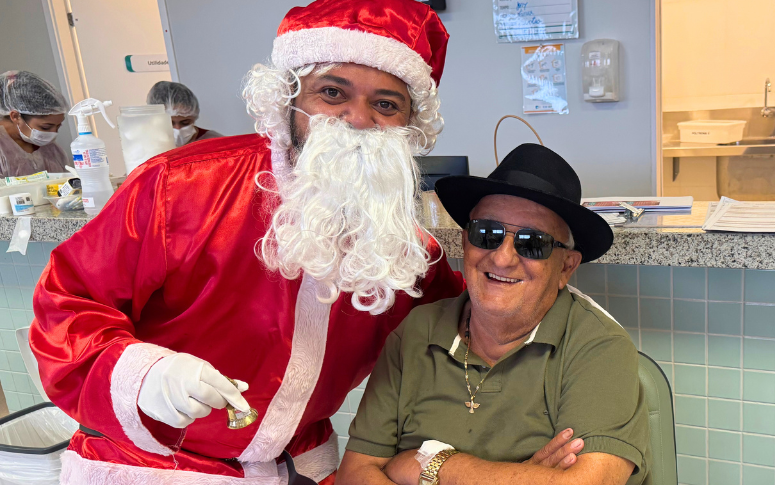 Pacientes oncológicos do HRVJ participam de ação natalina