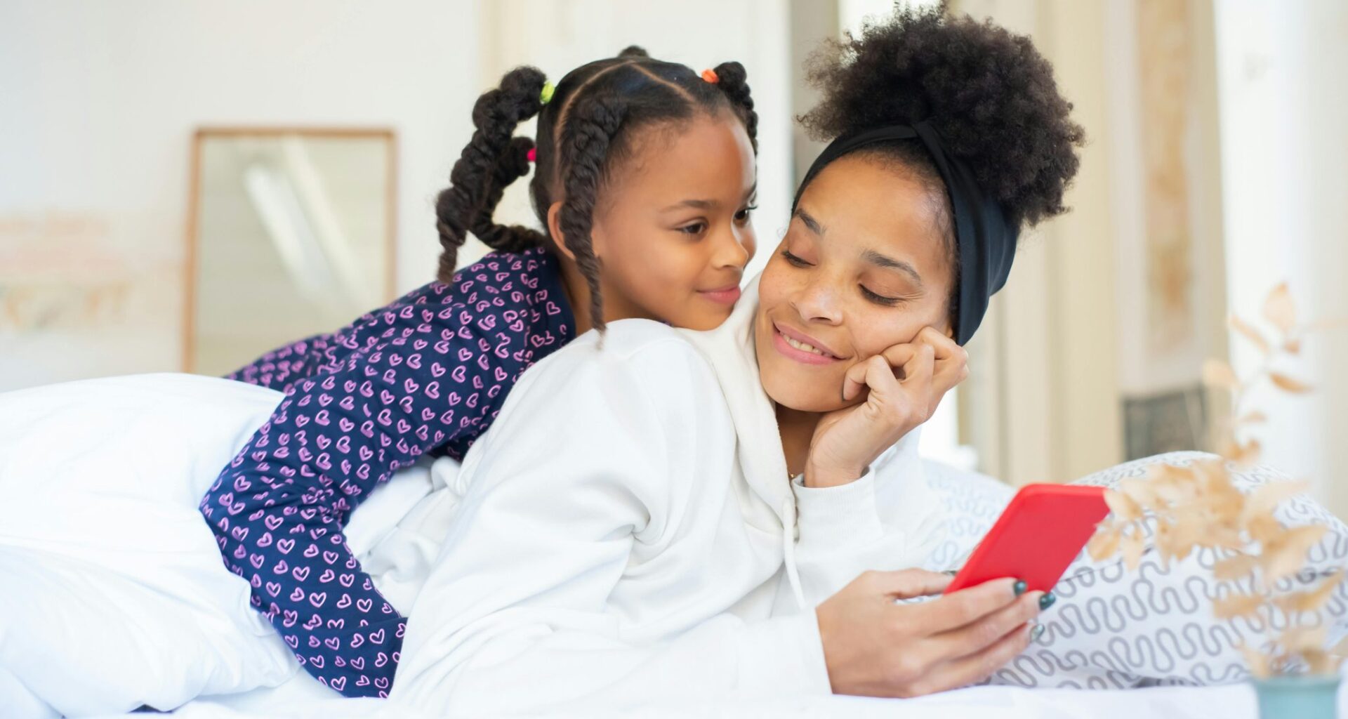 Uso de celular antes dos 12 anos pode afetar saúde infantil