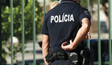 PSP descobre tr&ecirc;s menores sozinhos numa casa em Matosinhos. Tia saiu para uma festa de empresa e nunca mais voltou