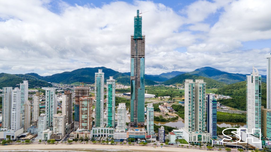 Maior prédio do Brasil tem 290 metros e fica em cidade do Sul com mar e qualidade de vida