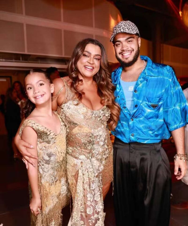 Preta Gil com o filho, Francisco Gil, e a neta, Sol de Maria - Foto: Reprodução / Instagram @pretagil