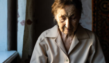 Mulher de 71 anos vê reforma recusada pela Segurança Social apesar de 41 anos de descontos: tribunal reverte e reconhece pensão de 1.022,44 euros devido a incapacidade absoluta