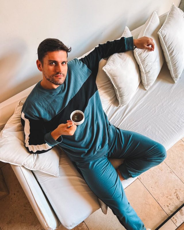 Ator tem 38 anos e vai atuar na produção internacional - quem-e-o-ator-de-sc-escolhido-para-interpretar-carlos-bolsonaro-em-filme-sobre-o-ex-presidente (5)