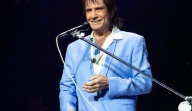 Roberto Carlos é levado ao hospital após acidente no RS