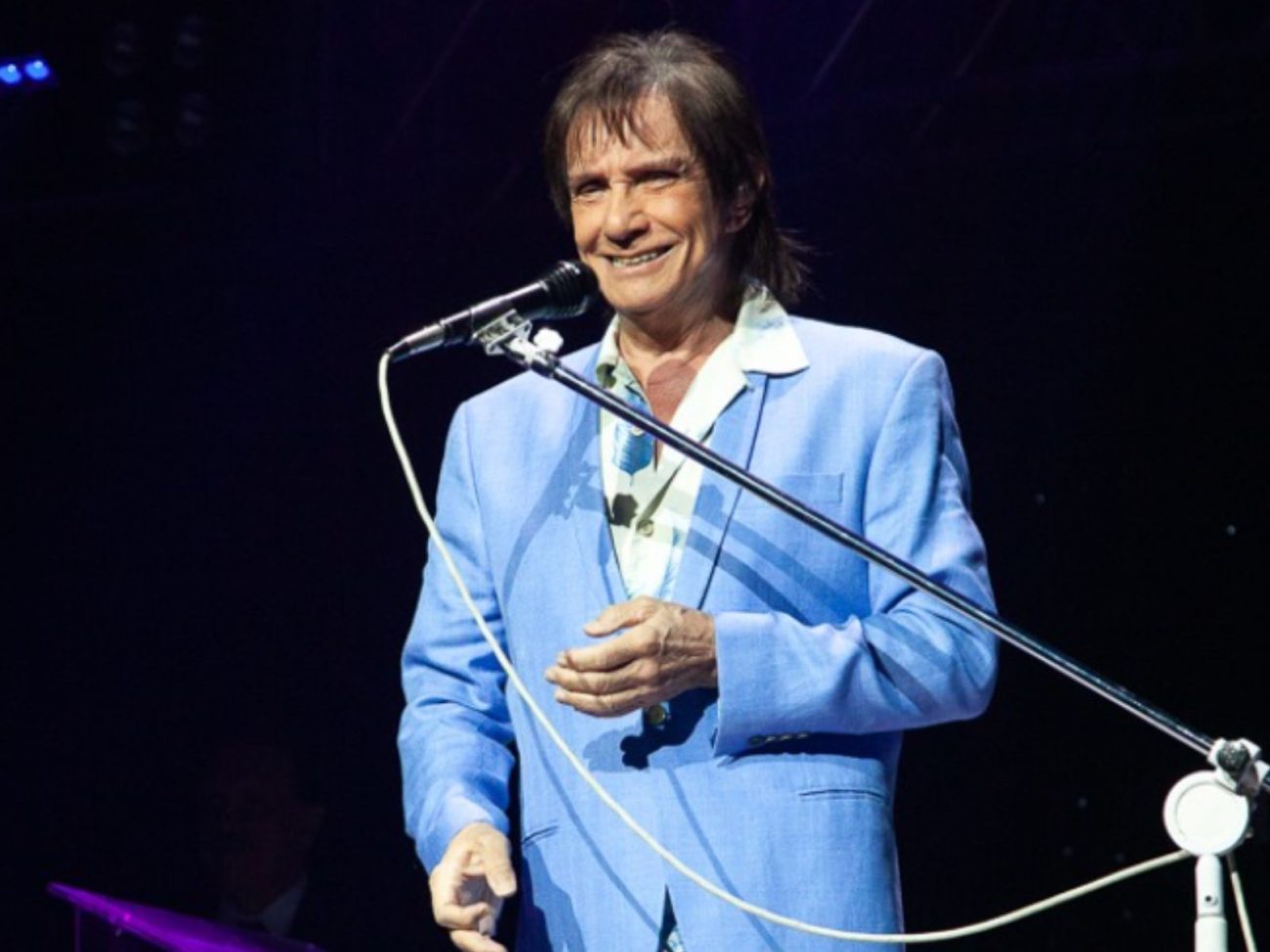 Roberto Carlos é levado ao hospital após acidente no RS