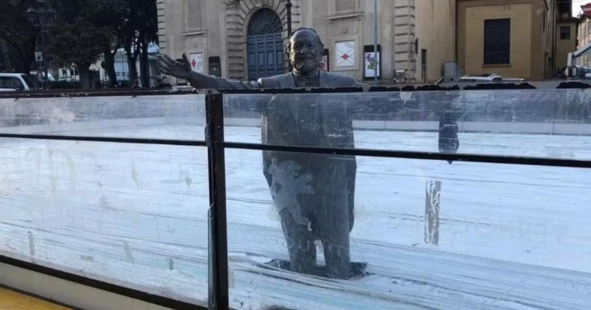 Estátua de Pavarotti 'presa ao gelo' causa polêmica e revolta na Itália