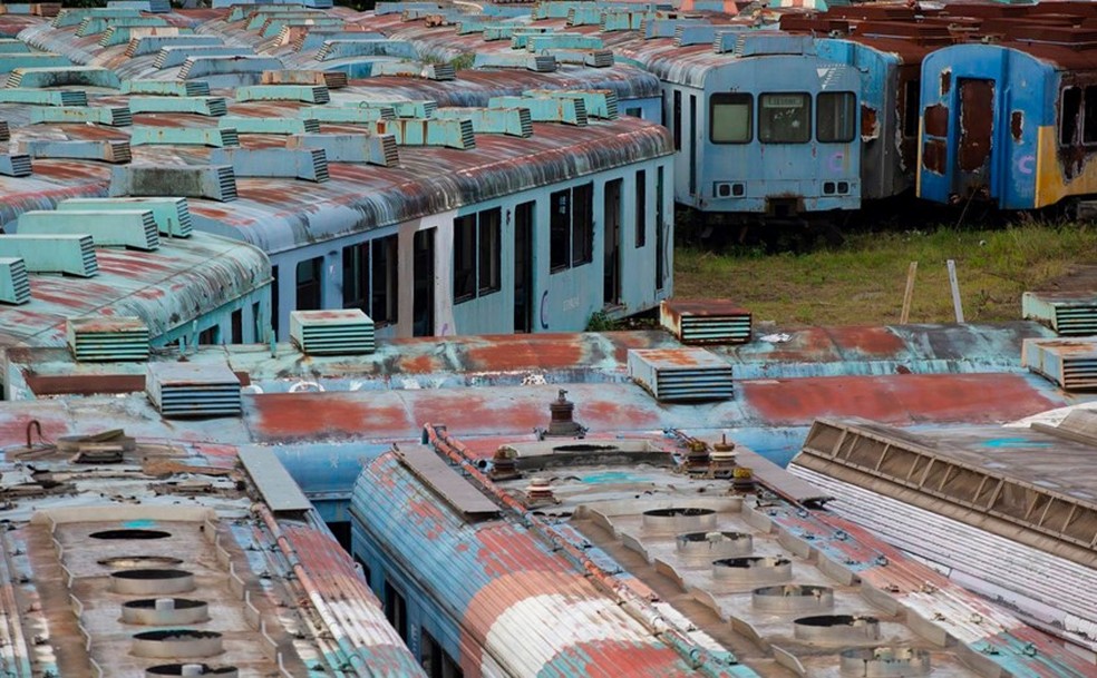 Carcaças de trens em Deodoro: foto integra série laureada no Prêmio CNT de Jornalismo 2025 — Foto: Domingos Peixoto