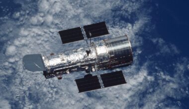 Poluição espacial? Excesso de satélites põe em risco telescópios orbitais