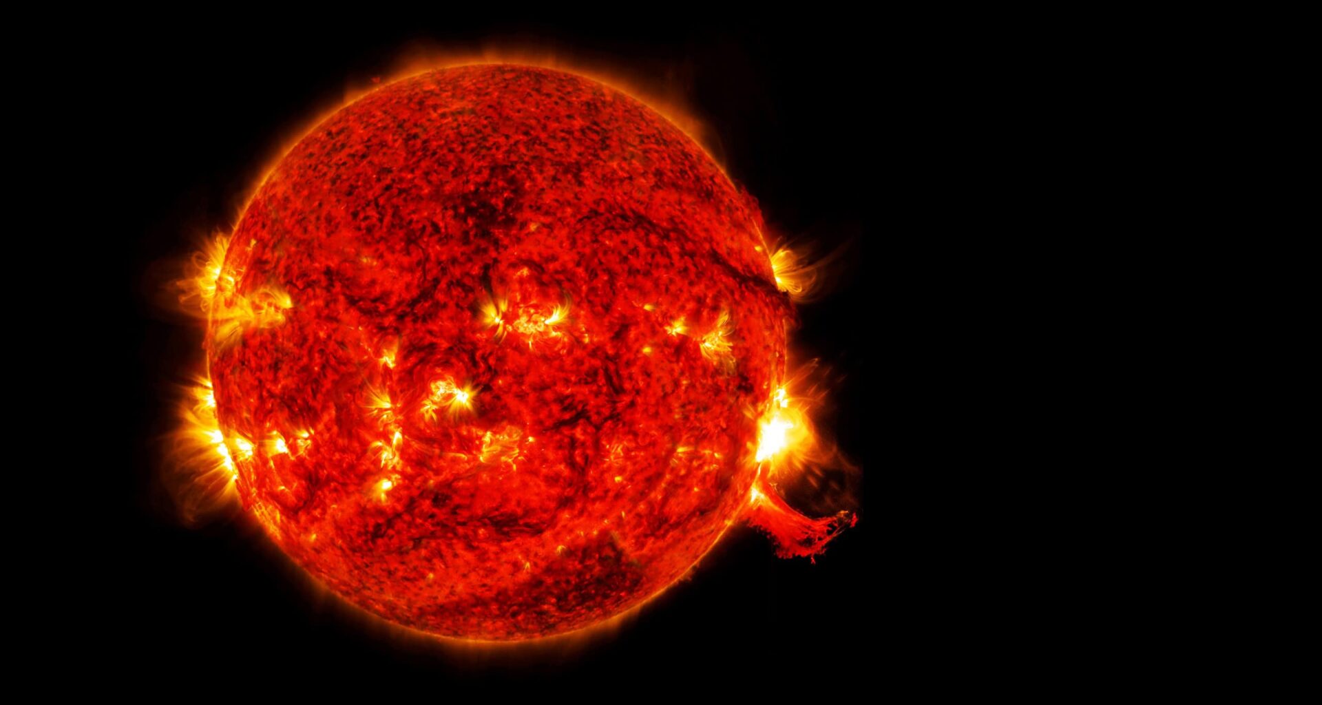 Explosão solar intensa provoca apagões de rádio