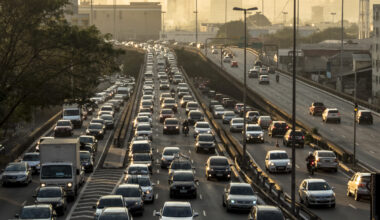 Fim dos carros a combustão: União Europeia reconsidera posição e esta pode ser a nova data