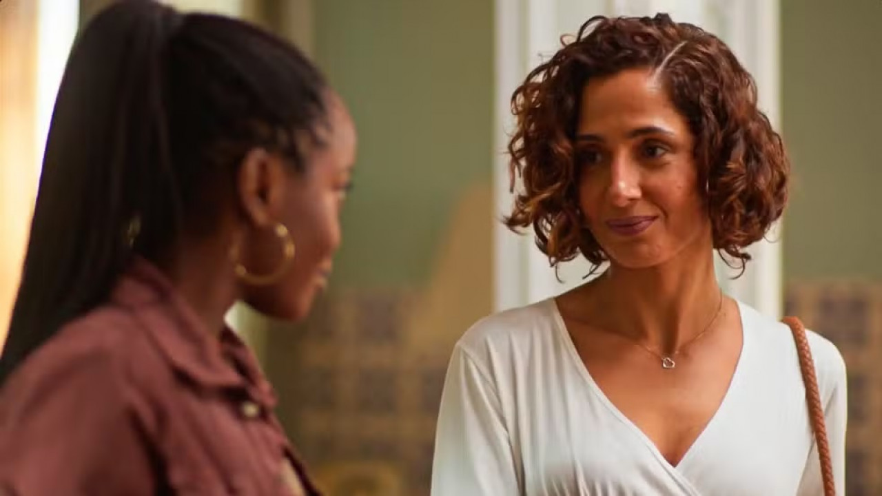 Ellen perde a cabeça e ameaça Leona