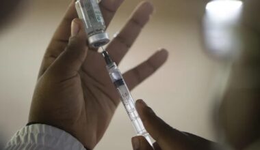 EUA investigam possíveis mortes por vacinas contra covid