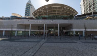 Assalto no Centro Comercial Vasco da Gama: homem armado com pé de cabra detido após partir montras de ourivesaria