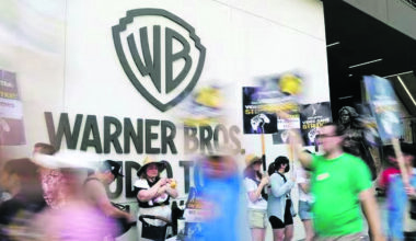 Paramount faz proposta hostil de 108 mil milhões de dólares para adquirir Warner Bros