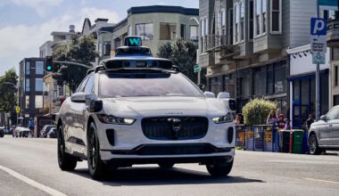Waymo carro autónomo robotáxis polícia