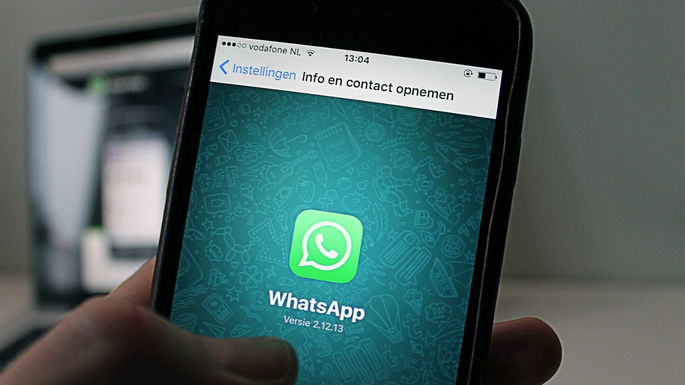 Imagem do WhatsApp num telefone